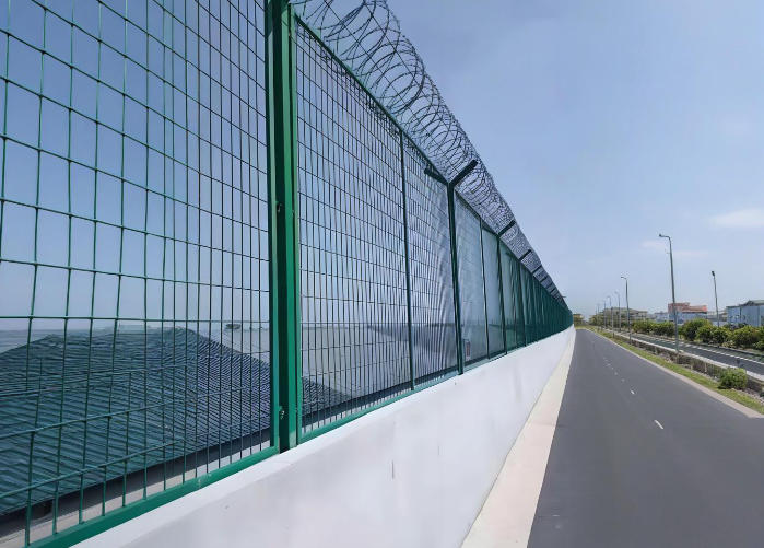 机场护栏网安装