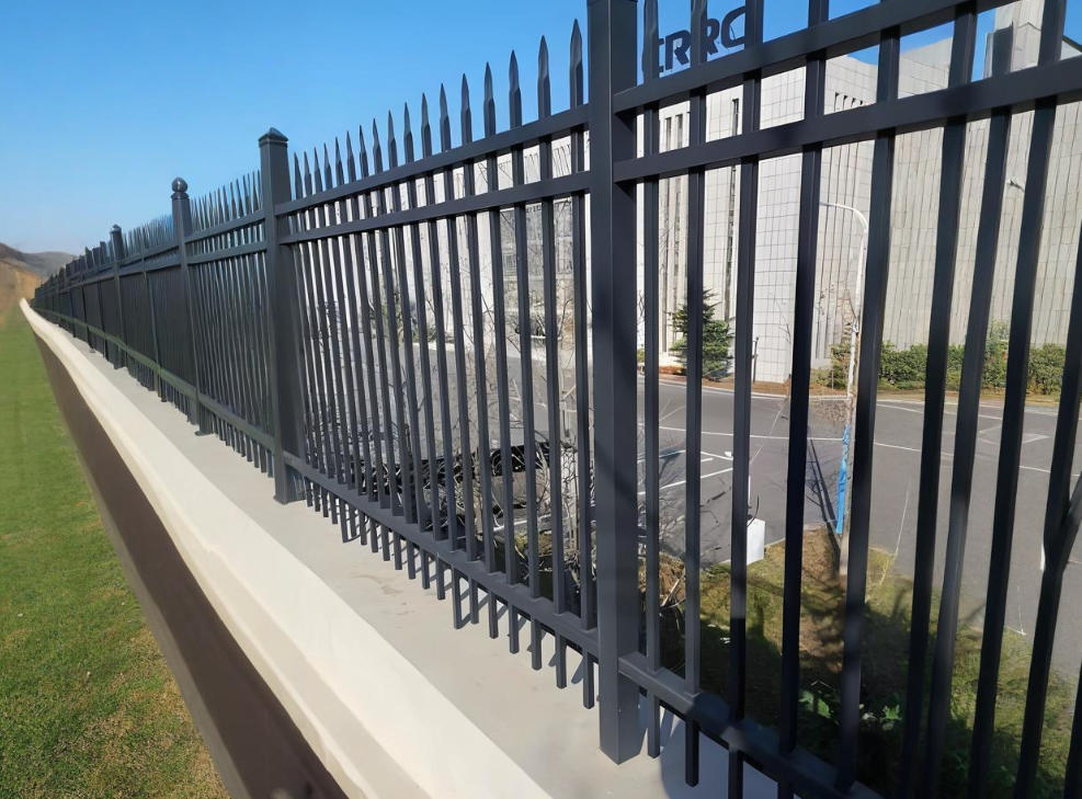 锌钢护栏维护保养的细节