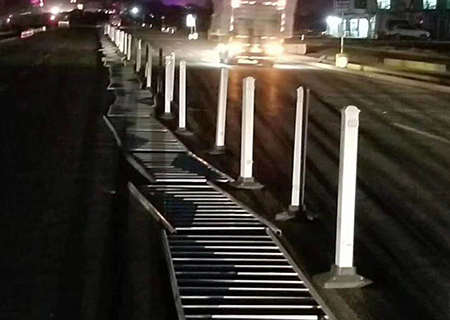 为兰州西高速路口提供市政护栏网安装工程