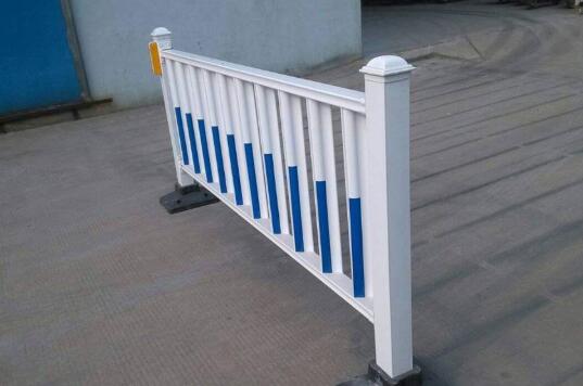 道路护栏安装