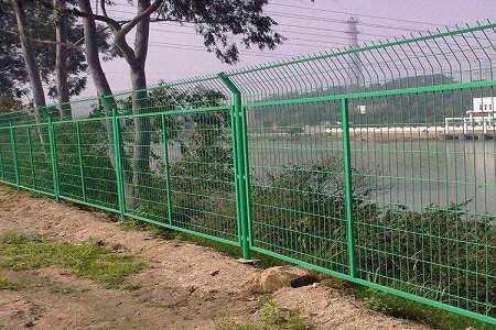 关于兰州铁路护栏网的生产有工艺要求吗
