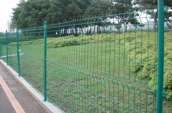 兰州高速公路上常用的公路护栏性能是什么